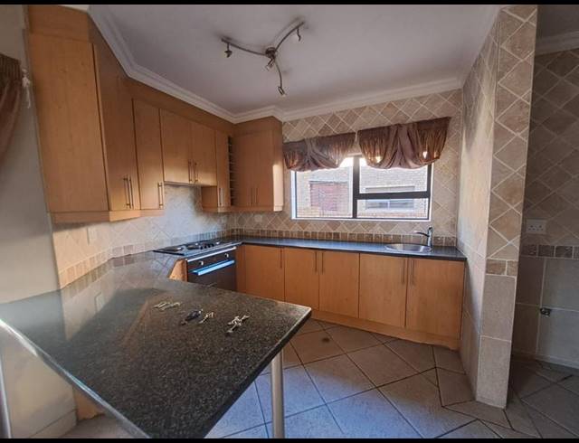 5 BEDROOM HOUSE FOR SALE IN AMBERFIELD VALLEY